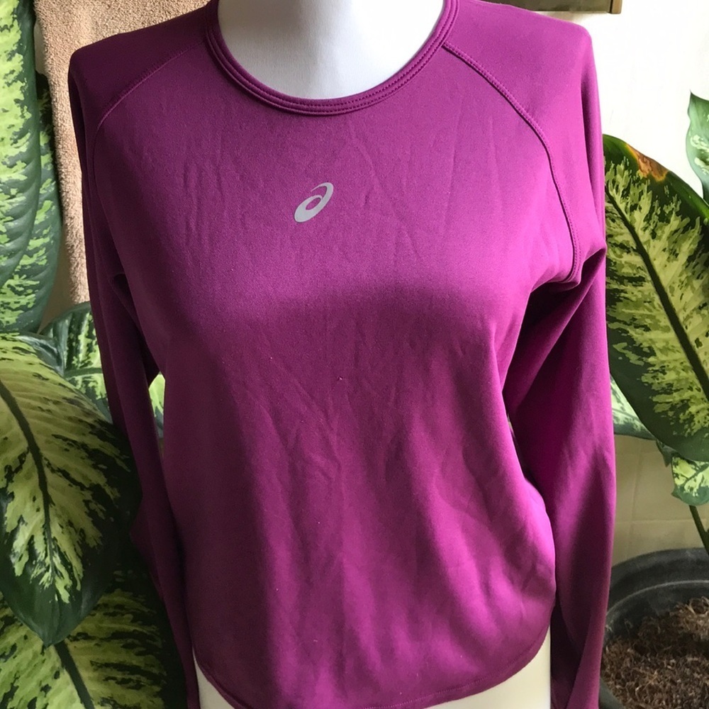 Asics workout top in raspberry color, size M